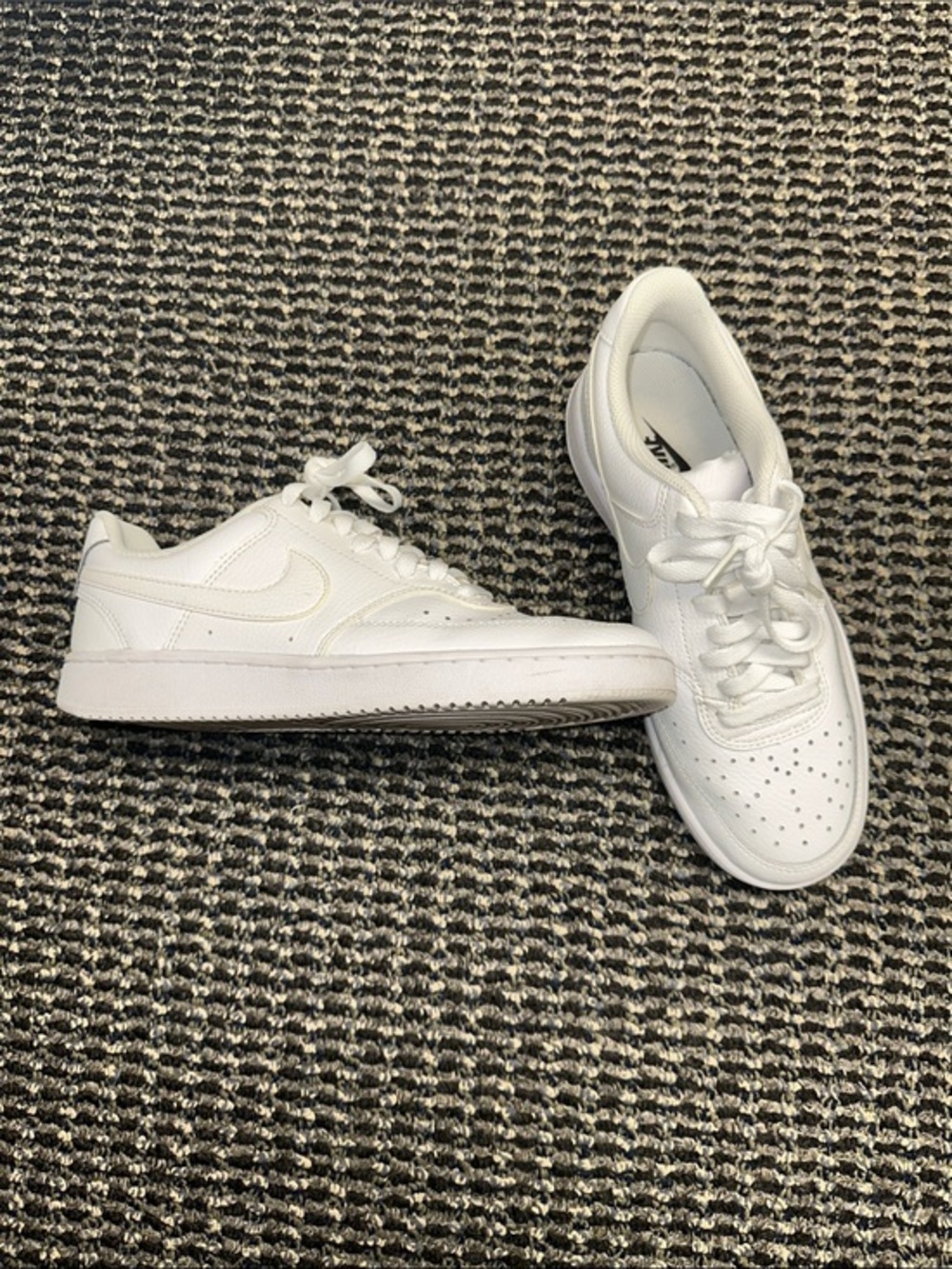Nike Buroughs Women’s Size 8/ Childs 6 White Low-Top Leather Sneakers EUC